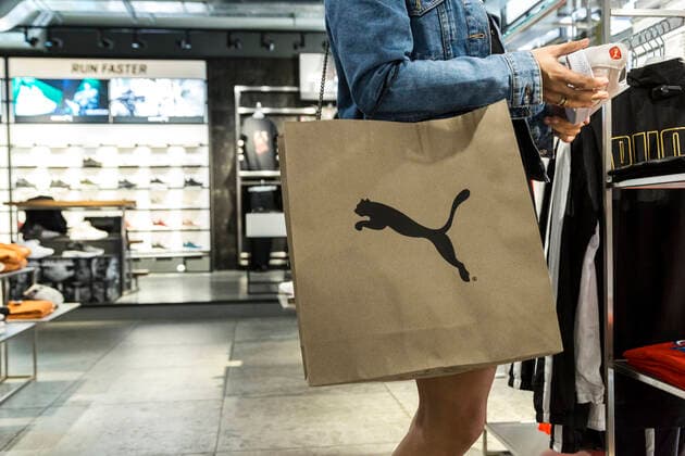 A customer with a Puma bag at the Puma Store Rosenthaler Straße on 14 05 2018 in Berlin