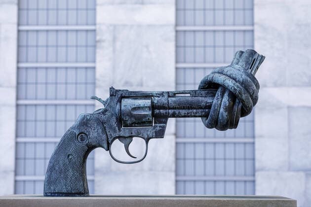 Symbol photo sculpture non violence in front of the main building of the United Nations New York, 27 02 2020 New York United States Copyright: xThomasxTrutschelx