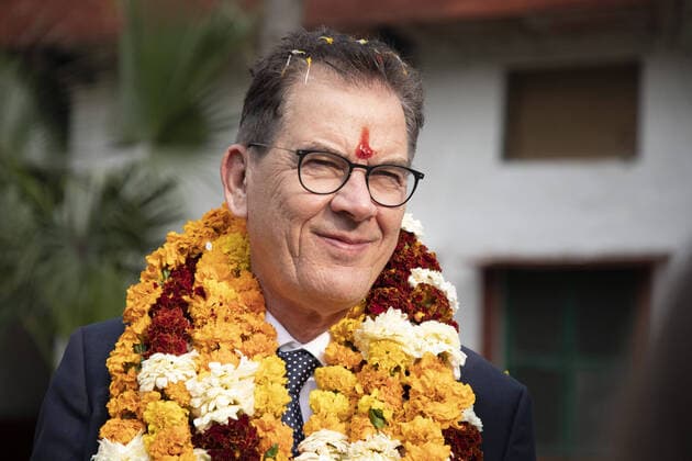 German Development Minister Gerd Mueller, CSU, with Ticka and temple garlands Marygold, after the welcome at the Multi Ashram Bachpan Bachao Andolan in India, New Delhi, 28 02 2020 New Delhi India Copyright: xUtexGrabowsky photothek.netx
