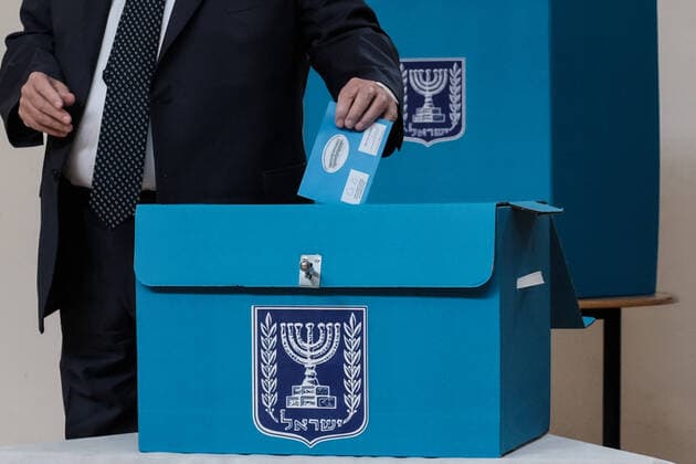 Bilder des Jahres 2020, News 03 März News Themen der Woche KW10 News Bilder des Tages March 2, 2020, Jerusalem, Israel: President of the State of Israel, REUVEN RIVLIN, casts his vote in round 3 of Israel s 2020 national elections for parliament, the 23rd Knesset, due to the failure of winners of previous two 2019 rounds, Netanyahu and Gantz, to form a majority coalition government. â€oeThis is normally a festive day, but the truth is that I don t feel like celebrating. I only sense a deep shame when I face you, my fellow citizens,†said the president. â€oeWe just don t deserve this. We don t deserve another awful and grubby election campaign like the one that ends today. Jerusalem Israel - ZUMAa126 20200302_zap_a126_025 Copyright: xNirxAlonx