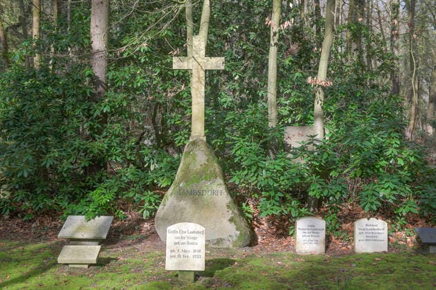 Lambsdorff family grave, Südwestkirchhof, Bahnhofstrasse, Stahnsdorf, Brandenburg, Germany