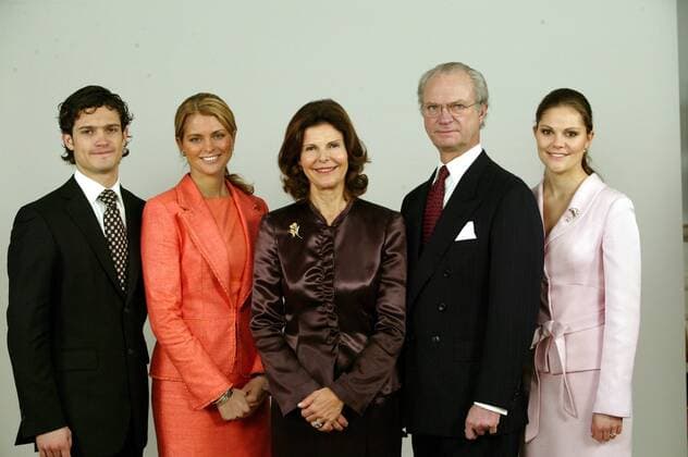 Family photography, Stockholm Castle on the occasion of Queens birthday 2003 12 23 Prince Carl Philip, Princess Madeleine, Queen Silvia, King Carl XVI Gustaf, Crown Princess Victoria c Charles Hammarsten IBL royal house Sweden x2492x,  Copyright: xCharlesxHammarsten TTx