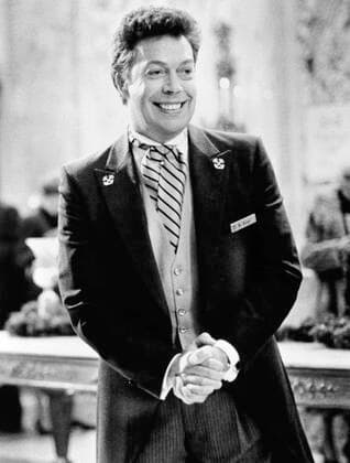 HOME ALONE 2, (aka HOME ALONE 2: LOST IN NEW YORK), Tim Curry, 1992, TM & Copyright Ã‚Â©20th Century Fox Film Corp. All rights reserved. Â©20thCentFox Courtesy Everett Collection PUBLICATIONXNOTxINxCANxCHNxFRAxITAxJPNxNORxPOLxRUSxESPxUKxUSA Copyright: x20thCentFox CourtesyxEverettxCollectionx MBDHOAL FE006