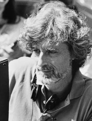 RISING SUN, director Philip Kaufman on set, 1993, TM & Copyright 20th Century Fox Film Corp. courtesy Everett Collection Please credit 20thCentFox Courtesy Everett Collection !ACHTUNG AUFNAHMEDATUM GESCHÃ„TZT! PUBLICATIONXNOTxINxCANxCHNxFRAxITAxJPNxNORxPOLxRUSxESPxUKxUSA Copyright: x20thCentFox CourtesyxEverettxCollectionx MBDRISU FE004