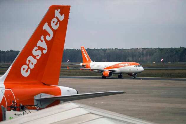 Easyjet airplane at Tegel Airport in Berlin on 19 March 2020 The consequences of the coronavirus COVID 19 can be increasingly felt in the city after the Senate restricted the closure of cultural and sporting events, gatherings of more than 50 people and respect for distances in the open businesses and restaurants Public liver further in Berlin because of coronavirus