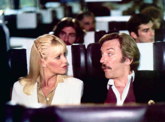 NOTHING PERSONAL, from left: Suzanne Somers, Donald Sutherland, 1980. American International Pictures Courtesy Everett Collection American International Pictures Courtesy Everett Collection !ACHTUNG AUFNAHMEDATUM GESCHÃ„TZT! PUBLICATIONXNOTxINxCANxCHNxFRAxITAxJPNxNORxPOLxRUSxESPxUKxUSA Copyright: xCourtesyxEverettxCollectionx MMDNOPE EC002