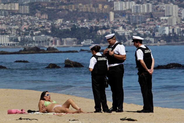 Renaca, March 22, 2020 Navy personnel make preventive rounds during coronavirus health emergency at Renaca beach Sebastian Cisternas Aton Chile, Valparaiso Chile Aton 406532  Copyright: SEBASTIANxCISTERNAS ATONxCHILE.