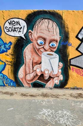 In times of exit restrictions and contact blocks due to the Corona crisis, the creativity of the graffiti artists in Mauerpark lives on Berlin, 23 03 2020 Foto:xF.xKernx xFuturexImage