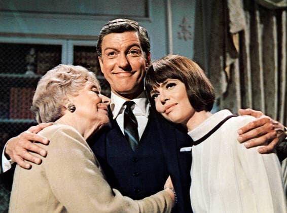 FITZWILLY, from left: Edith Evans, Dick Van Dyke, Barbara Feldon, 1967 Courtesy Everett Collection !ACHTUNG AUFNAHMEDATUM GESCHÃ„TZT! PUBLICATIONXNOTxINxCANxCHNxFRAxITAxJPNxNORxPOLxRUSxESPxUKxUSA Copyright: xCourtesyxEverettxCollectionx M8DFITZ EC003