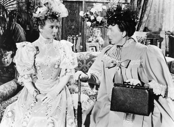 THE IMPORTANCE OF BEING EARNEST, from left: Joan Greenwood, Edith Evans, 1952 Courtesy Everett Collection !ACHTUNG AUFNAHMEDATUM GESCHÃ„TZT! PUBLICATIONXNOTxINxCANxCHNxFRAxITAxJPNxNORxPOLxRUSxESPxUKxUSA Copyright: xCourtesyxEverettxCollectionx MBDIMOF EC079