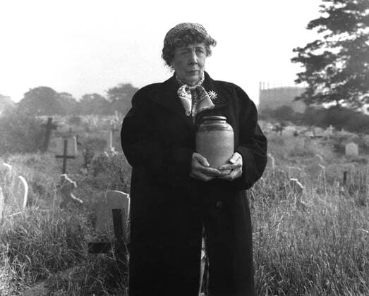 LOOK BACK IN ANGER, Edith Evans, 1959 Courtesy Everett Collection !ACHTUNG AUFNAHMEDATUM GESCHÃ„TZT! PUBLICATIONXNOTxINxCANxCHNxFRAxITAxJPNxNORxPOLxRUSxESPxUKxUSA Copyright: xCourtesyxEverettxCollectionx MBDLOBA EC017