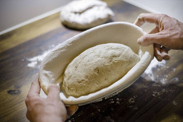 Symbol photo on the subject of bread baking A loaf of bread dough lies in a bread basket Berlin, 25 03 2020 Berlin Germany Copyright: xphotothek xThomasxTrutschelx