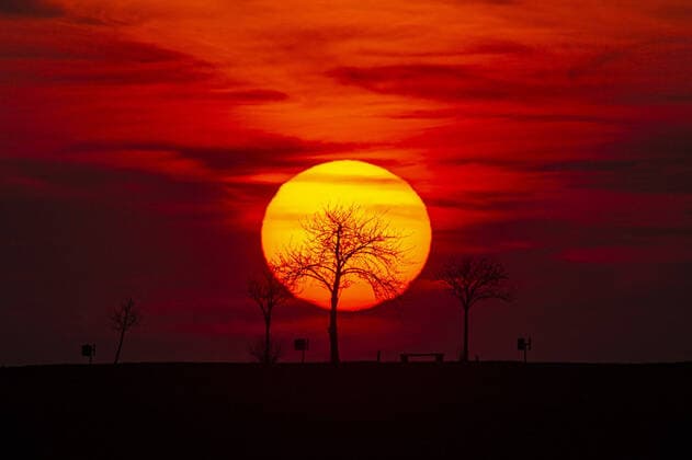 Sunset in Gebelzig, 02 04 2020 Gebelzig Germany Copyright: xFlorianxGaertner photothek.netx