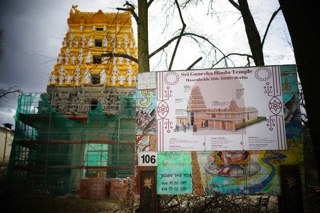 03 04 2020,Berlin,Germany,GER,the city in times of the Corona Pandemic, Construction of the Sri Ganesha Hindu Temple in the Hasenheide in the district of Kreuzberg