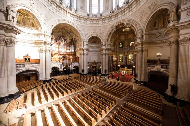 In the Berlin Cathedral, the festive service on Easter Sunday is celebrated Due to contact restrictions because of Corona, the service is held without visitors and streamed on the Internet The Cathedral preachers Petra Zimmermann, Michael Kösling, Thomas Müller and Maximilian Ilgner hold the service from Berlin, 12 04 2020 Foto:xF.xBungertx xFuturexImage