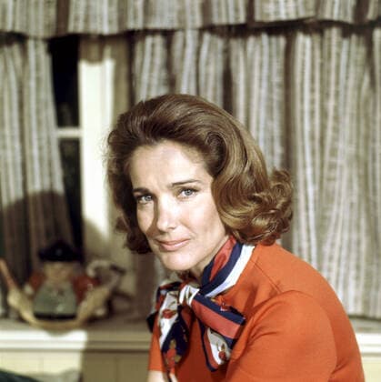 THE JIMMY STEWART SHOW, Julie Adams, 1971-72. Courtesy Everett Collection !ACHTUNG AUFNAHMEDATUM GESCHÃ„TZT! PUBLICATIONXNOTxINxCANxCHNxFRAxITAxJPNxNORxPOLxRUSxESPxUKxUSA Copyright: xCourtesyxEverettxCollectionx T4DJIST EC003