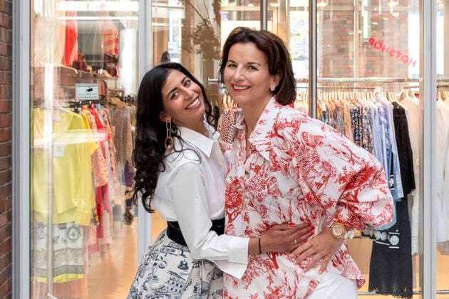 Evanthia Benetatou and Claudia Obert at the photo session in front of the boutique Luxus Clever Hamburg, 25 04 2020 Foto:xM.xWehnertx xFuturexImage