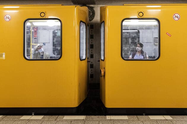 Two people with mouth-nose masks are sitting in different cars of the underground in Berlin, 28 04 2020 Throughout Germany there is a mask obligation in public transport Berlin Germany Copyright: xFlorianxGaertner photothek.netx
