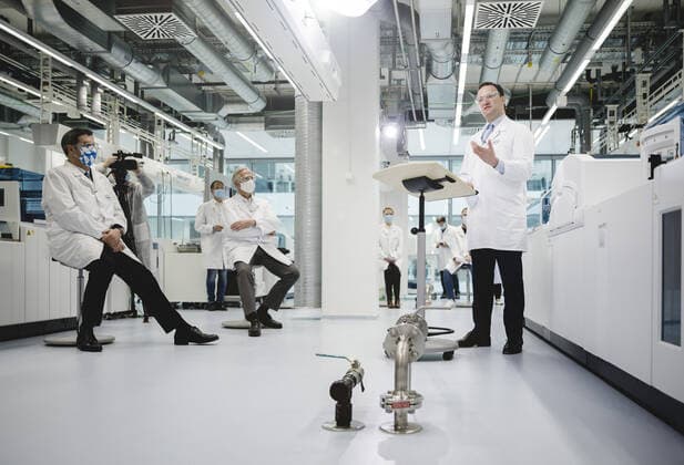 Federal Health Minister Jens Spahn CDU during his visit to the biotech company Roche Diagnostics in Penzberg on 04 05 2020 Penzberg Germany Copyright: xXanderxHeinl photothek.netx