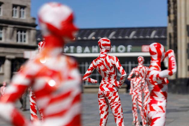 Art Installation It is like it is Memorial to the Corona Crisis 2020 , an installation of 111 masked mannequins, by Dennis Josef Meseg on the occasion of the strict measures of the Federal Government because of the Corona Crisis on the Domplatte Cologne, 05 05 2020 Foto:xC.xHardtx xFuturexImage