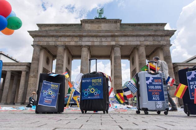 Berlin, protest of the travel industry in front of the Brandenburg Gate Germany, Berlin 13 05 2020 In the picture you can see impressions of the big demonstration Berlin Berlin Germany