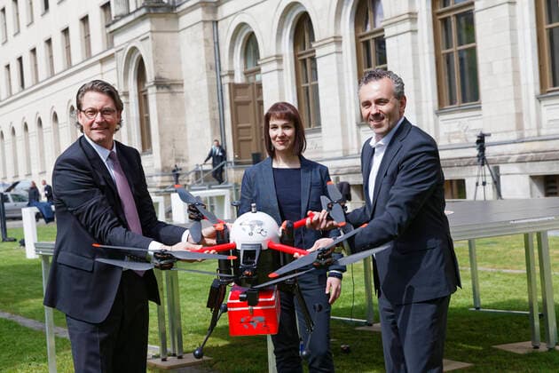 Andreas Scheuer Thomas Jarzombek Sabrina John 2020 05 13, Berlin, Germany Andreas Scheuer CSU , Federal Minister of Transport and Digital Infrastructure, and Thomas Jarzombek CDU , Coordinator of the Federal Government for Aviation and