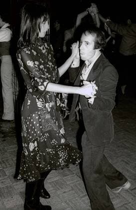 Shelley Duvall and Paul Simon at Studio 54, 1978. Photo By Adam Scull PHOTOlink Everett Collection (Shelley Duvall and Paul Simon2407) For usage credit please use; Adam Scull PHOTOlink PUBLICATIONXNOTxINxCANxCHNxFRAxITAxJPNxNORxPOLxRUSxESPxUKxUSA Copyright: xPHOTOlink CourtesyxEverettxCollectionx ASCA023 F4141