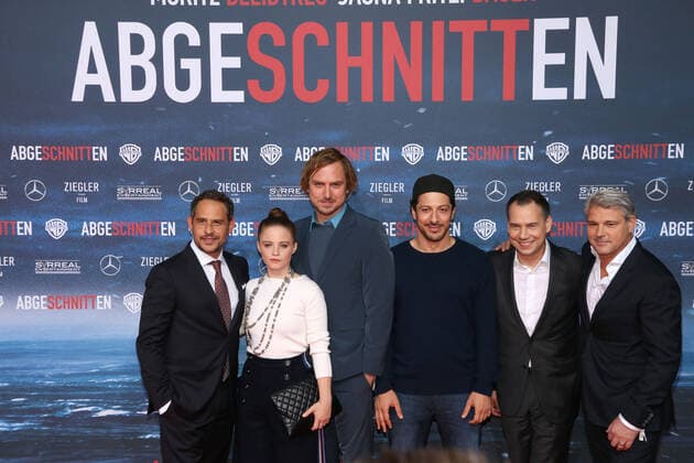 15 L R Moritz Bleibtreu,Jasna Fritzi Bauer, Lars Eidinger, Fahri Yardim, Sebastian Fitzek and Michael Tsokos at the German premiere of cuttings in the Zoopalast on 09 10 2018 in Berlin Berlin Germany, Germany Copyright: xPOP-EYE Buggex 10105287_abgeschnitten043