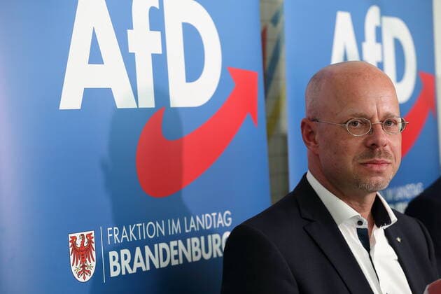 Andreas Kalbitz non-partisan, former AfD state and faction leader speaks after a special session of the AfD state parliament faction at a press conference on his whereabouts in the faction after party expulsion by the Federal Executive Committee, Landtag Brandenburg, Potsdam, 18 May 2020 Brandenburg Andreas Kalbitz remains member of the AfD state parliament faction