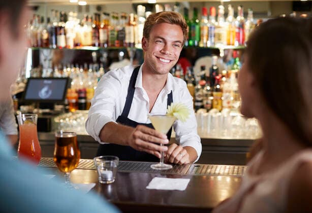 cocktail,serve,bartender mmq-w7u,model released, Symbolfoto