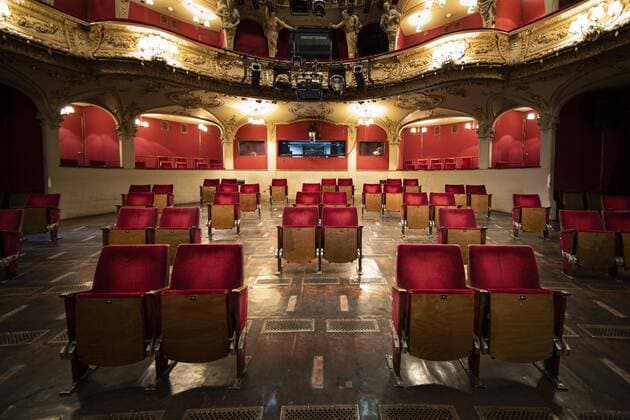 Rows of seats converted to comply with the distance rules in the Berliner Ensemble, recorded in Berlin, 28 05 2020 Due to the restrictions caused by the corona virus, many health resorts, theatres, cinemas and the like are unable to open The cultural industry therefore fears existential losses Copyright: xFlorianxGaertner photothek.netx