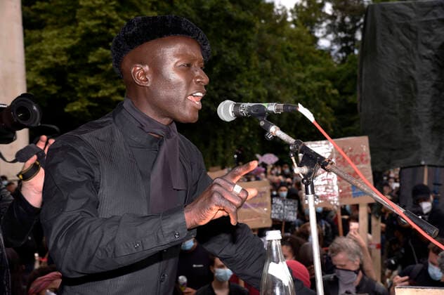 Papis Loveday at the Silent Protest Say No to Racism Demonstration at Königsplatz Munich, 06 06 2020 Foto:xS.xAdamx xFuturexImage