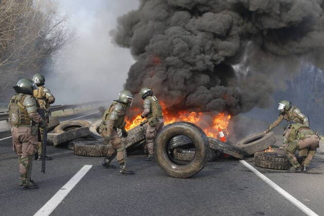 Talca, June 8, 2020 Artisanal fishermen protest and block the road to the south at km 270 to defend the cuttlefish law, among other demands Jose Robles Aton Chile, Aton 424654  Copyright: JOSExROBLES ATONxCHILE