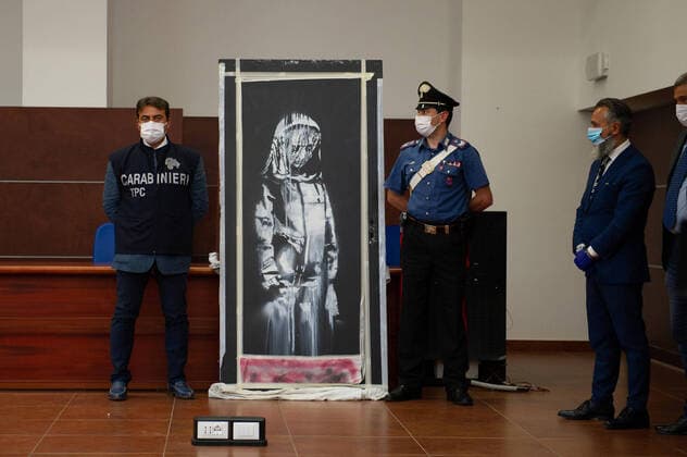 Photo IPP LM Lorenzo Di Cola L Aquila, 11 06 2020 Press Conference at the Palace of Justice in LAquila for the discovery of the door of the Bataclan emergency exit the local Paris place of the massacre of 13 November 2015 by ISIS terrorists with the work of the artist Bansky tribute to the victims of the  0