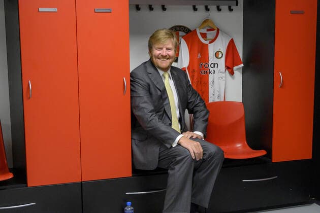Bilder des Jahres 2020, Entertainment 06 Juni Entertainment Themen der Woche KW25 Entertainment Bilder des Tages 17-06-2020 Rotterdam King Willem-Alexander, in the dressing room of Feyenoord , visited, in the context of the impact of the corona pandemic on the events industry, football stadium De Kuip in Rotterdam. Due to the corona measures, event locations can hardly be operated, if at all. Regular activities in De Kuip have also been halted since the outbreak. In addition to a football stadium, De Kuip is also an event location with seventeen halls where all kinds of activities, such as congresses and concerts, can take place. Copyright: xxPPE pool v.d.xWerf vanxEmstx
