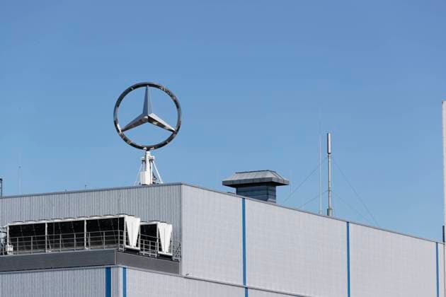 Mercedes Benz plant Ludwigsfelde 2020 06 22, Ludwigsfelde, Germany South gate of the Transporter plant of Meccedes Benz GmbH in Ludwigsfelde in the south of Berlin, where the Sprinter rolls off the assembly line