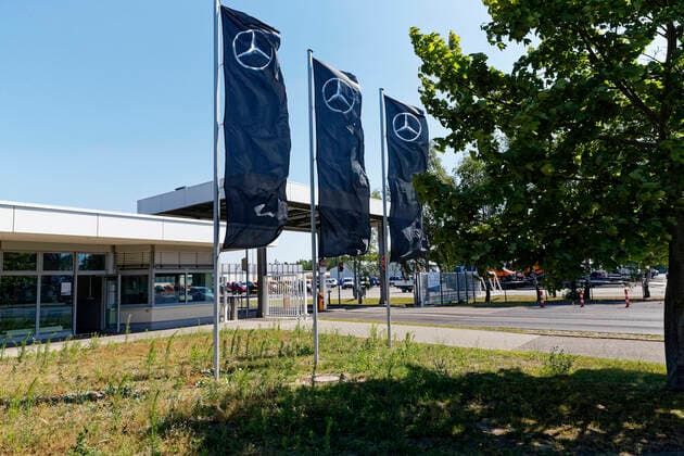 Mercedes Benz plant Ludwigsfelde 2020 06 22, Ludwigsfelde, Germany South gate of the Transporter plant of Meccedes Benz GmbH in Ludwigsfelde in the south of Berlin, where the Sprinter rolls off the assembly line