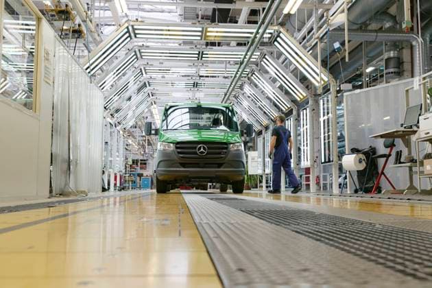 Springer production at Mercedes Benz in Ludwigsfelde 2020 06 22, Ludwigsfelde, Germany Mercedes Benz plant in Ludwigsfelde near Berlin, where the Sprinter rolls off the assembly line In the picture the quality control