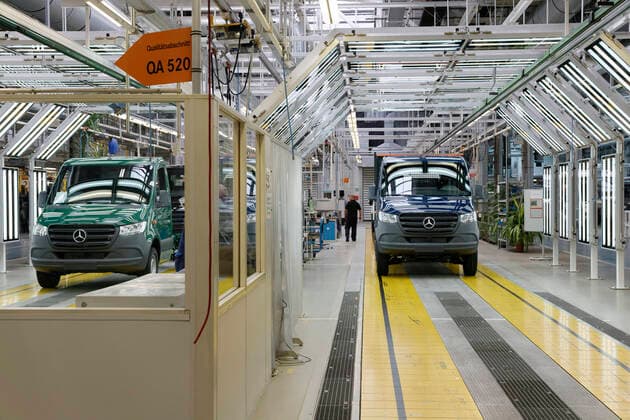 Springer production at Mercedes Benz in Ludwigsfelde 2020 06 22, Ludwigsfelde, Germany Mercedes Benz plant in Ludwigsfelde near Berlin, where the Sprinter rolls off the assembly line In the picture the quality control