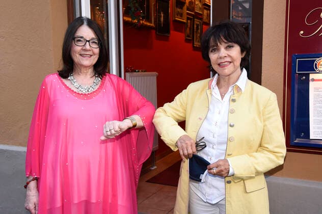 Nana and Simone Rethel at the reopening of CafÃ Marimba at Viktualienmarkt, which was closed due to corona measures Munich, 25 06 2020 Foto:xS.xAdamx xFuturexImage