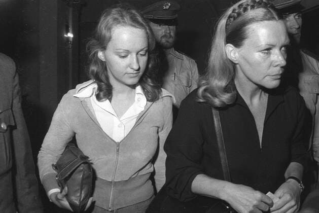 Ingrid van Bergen born 1931 Actress, Court of Justice Palace Munich 1977 she shot Klaus Knaths in a villa on Lake Starnberg The trial, in which she was represented by lawyer Rolf Bossi, caused quite a stir On 27 July 1977 she was sentenced to seven years imprisonment for manslaughter On 2 October 1981 she was released early for go Copyright: xHeinzxGebhardtx