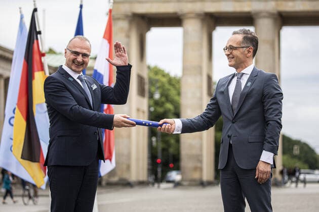 Heiko Maas R , Federal Minister for Foreign Affairs, and Goran Grlic Radman L , Foreign Minister of Croatia, recorded during the symbolic baton change of the EU Council Presidency in front of the Brandenburg Gate in Berlin, 01 07 2020 After Croatia held the Council Presidency in the first half of 2020, Germany will take over this office until the en Copyright: xFlorianxGaertner photothek.netx