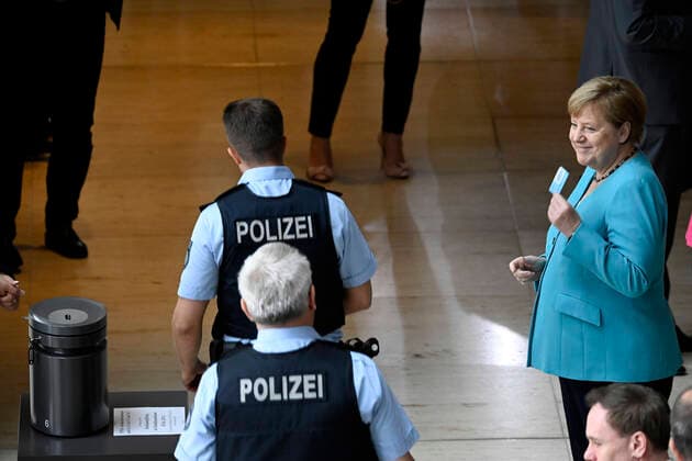 Angela Merkel at the vote on the Corona economic stimulus package in the German Bundestag Berlin, 02 07 2020 Foto:xJ.xKrickx xFuturexImage