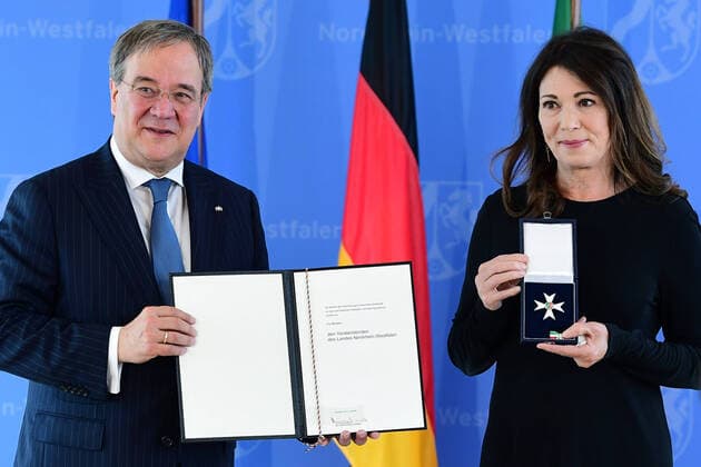Award of the Order of Merit of the State of North Rhine-Westphalia, left Iris Berben, right 01 07 2020, North Rhine-Westphalia, Düsseldorf This year the constitution of the State of North Rhine-Westphalia will be 70 years old On this occasion the Prime Minister Armin Laschet honours ten personalities for their services to xRx