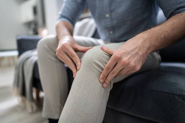 Man Suffering From Knee Pain Copyright: xAndreyPopovx Panthermedia27971856 ,model released, Symbolfoto