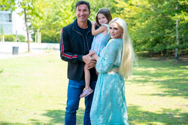 Daniela Katzenberger with husband Lucas Cordalis and daughter Sophia at the photo session for the presentation of her new book Die Mutti Mafia kann mich mal gernhaben haben on the playground Mediapark Cologne, 13 07 202013 07 2020 Foto:xS.xKanz xFuturexImage