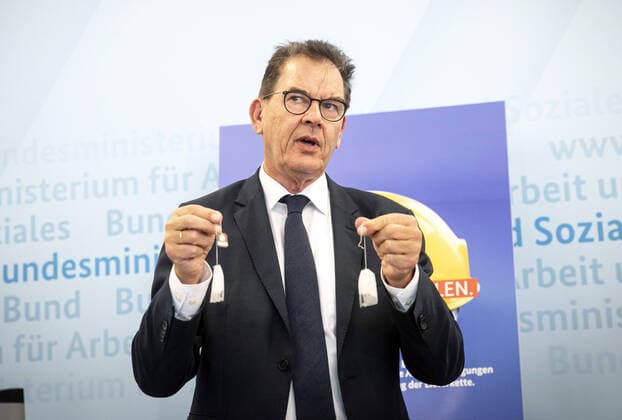 Federal Development Minister Gerd Mueller L , CSU, and Federal Minister of Labour Hubertus Heil, SPD, at a press conference on the National Action Plan on Business and Human Rights NAP2030 Berlin, 14 07 2020 Berlin Germany Copyright: xThomasxKoehler photothek.dex