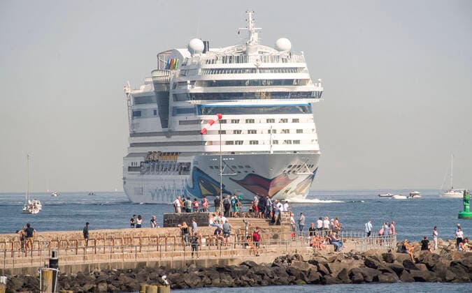 The cruise liner AIDAmar passes the pier off Warnemünde The shipping company Aida Cruises is preparing the restart of the cruise season for Rostock Today the ships AIDAmar and AIDAblu moored at the overseas port of Rostock at around 12 August t Copyright: FrankxHormannx xnordlicht