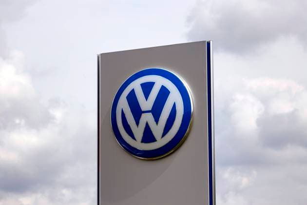 At a car dealership, the Volkswagen Group logo is displayed in public space Rheda Wiedenbrück, 02 08 2020 Foto:xC.xHardtx xFuturexImage