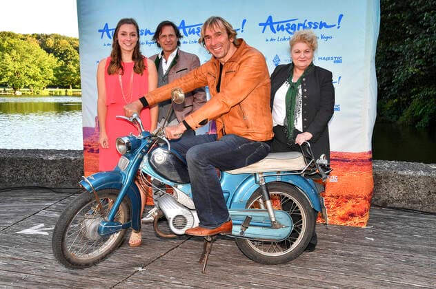 Stephanie Liebl, Winfried Frey, Arnd Schimkat and Angelika Sedlmeier at the premiere of the feature film Ausgrissn In der Lederhosn to Las Vegas in the cinema, Mond Sterne Open Air Kino on the lake stage in Munichs Westpark, 05 08 2020 Foto:xB.xInsingerx xFuturexImage